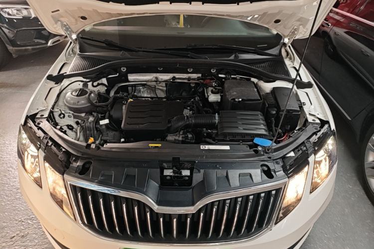 Used Skoda Octavia 2019 1.5L Automatic Comfort Edition Engine Bay