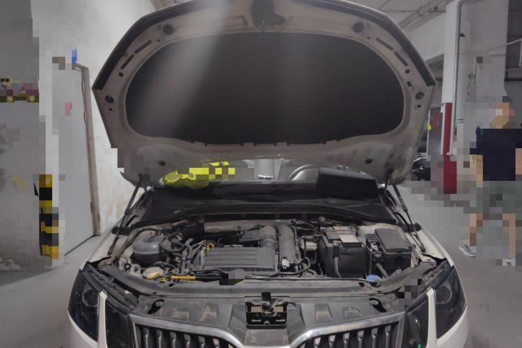 Used Skoda Octavia 2019 TSI230 DSG Smart & Comfort Edition China VI Standard Engine Bay