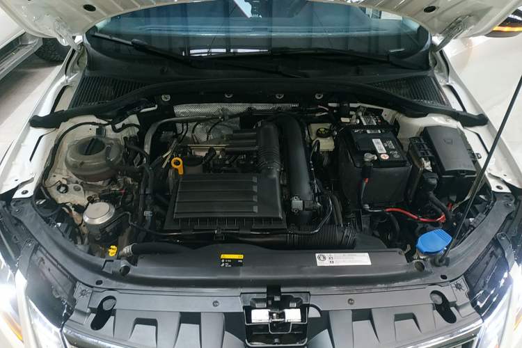 Used Skoda Octavia 2019 TSI280 DSG Luxury Edition Station Wagon China VI Standard Engine Bay
