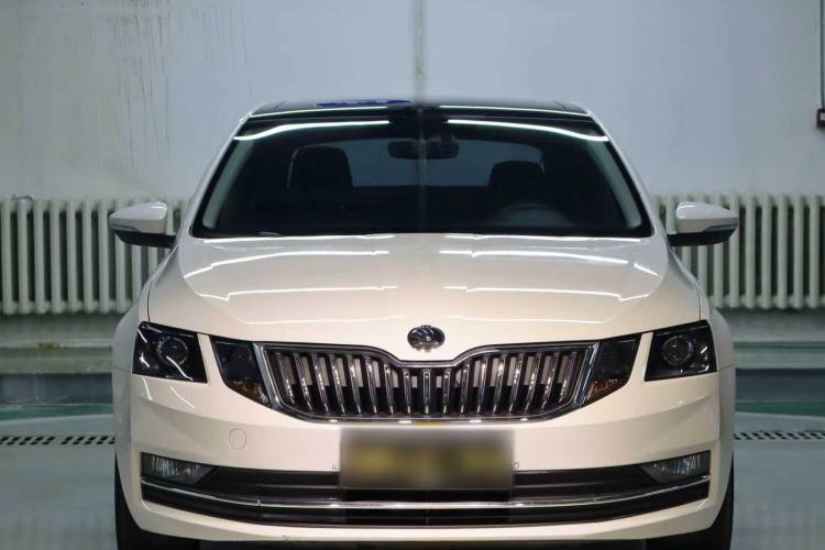 Used Skoda Octavia 2019 1.5L Automatic Smart Drive Luxury Edition China VI Standard Exterior 1