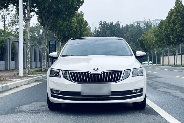 Used Skoda Octavia 2019 1.5L Automatic Smart Drive Luxury Edition China VI Standard Exterior 1