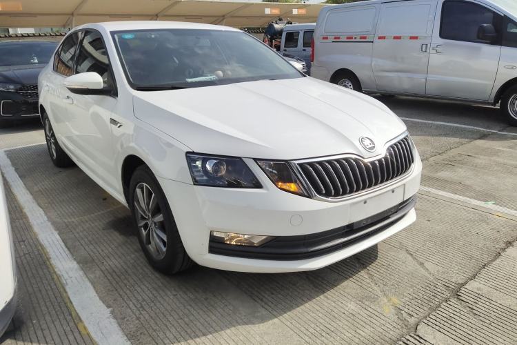 Used Skoda Octavia 2019 1.5L Automatic SmartDrive Comfort Edition China VI Standard Exterior 1