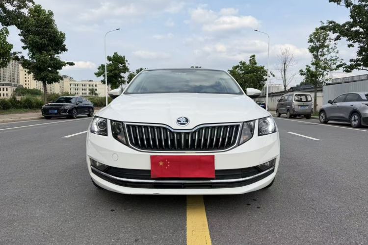 Used Skoda Octavia 2019 1.5L Automatic Smart Drive Luxury Edition China VI Standard Exterior 1