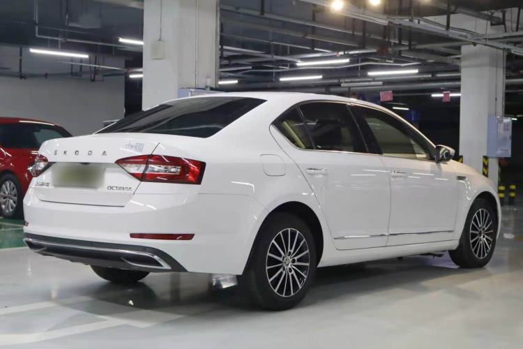 Used Skoda Octavia 2019 1.5L Automatic Smart Drive Luxury Edition China VI Standard Exterior 2