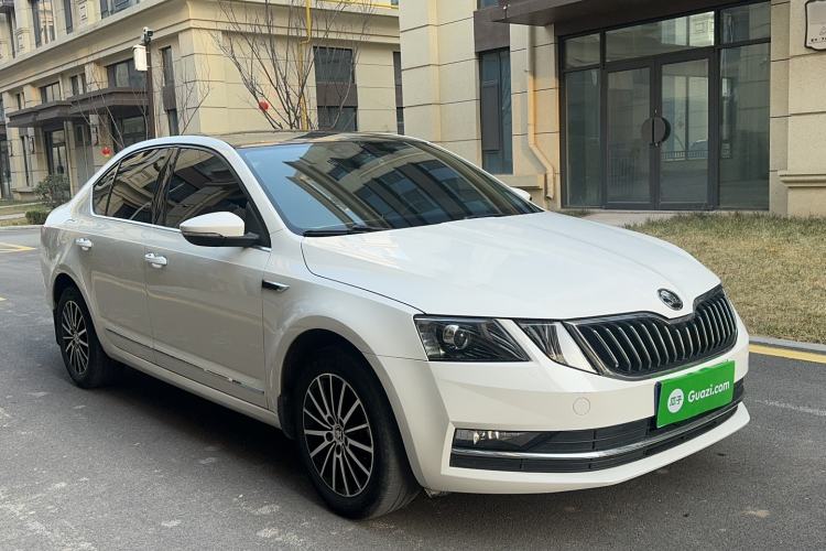 Used Skoda Octavia 2019 TSI230 DSG Luxury Edition Exterior 2