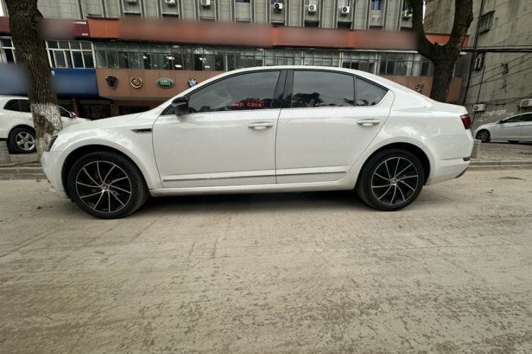 Used Skoda Octavia 2019 TSI280 DSG SmartDrive Luxury Edition China VI Exterior 2