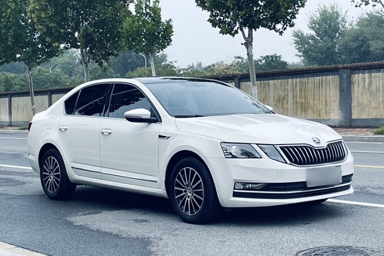 Used Skoda Octavia 2019 1.5L Automatic Smart Drive Luxury Edition China VI Standard Exterior 2