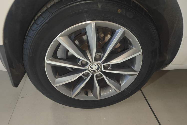 Used Skoda Octavia 2019 TSI230 DSG Smart & Comfort Edition China VI Standard Exterior 2