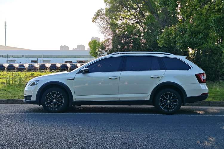 Used Skoda Octavia 2019 TSI230 DSG Luxury Edition Station Wagon China V Standard Exterior 2