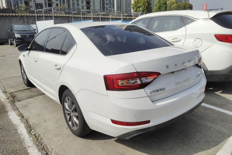 Used Skoda Octavia 2019 1.5L Automatic SmartDrive Comfort Edition China VI Standard Exterior 2