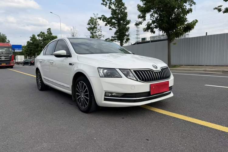 Used Skoda Octavia 2019 1.5L Automatic Smart Drive Luxury Edition China VI Standard Exterior 2