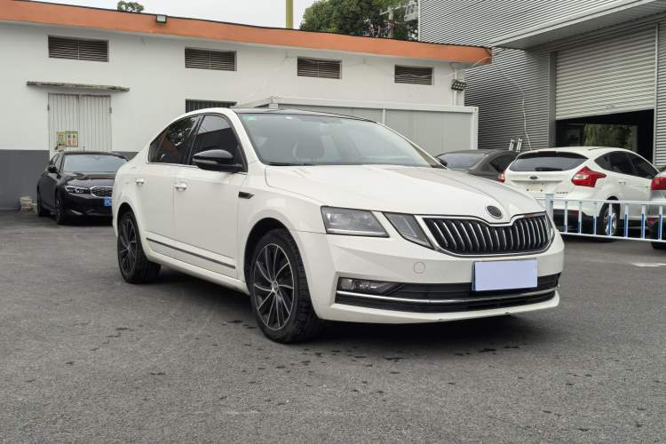 Used Skoda Octavia 2019 TSI280 DSG SmartDrive Luxury Edition China VI Exterior 2