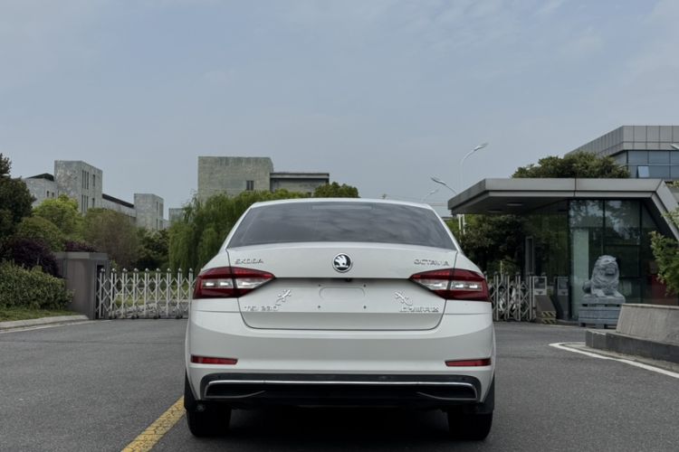 Used Skoda Octavia 2019 TSI230 DSG Luxury Edition Exterior 2