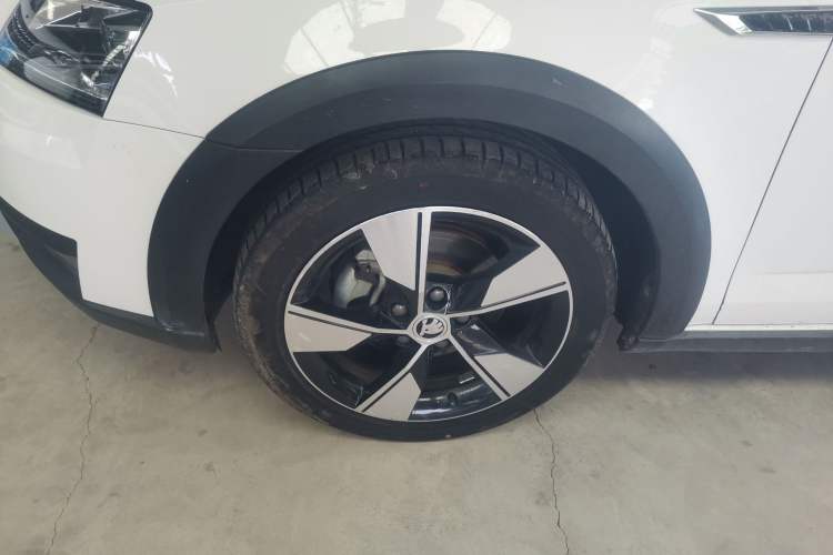 Used Skoda Octavia 2019 TSI280 DSG Luxury Edition Station Wagon China VI Standard Exterior 2