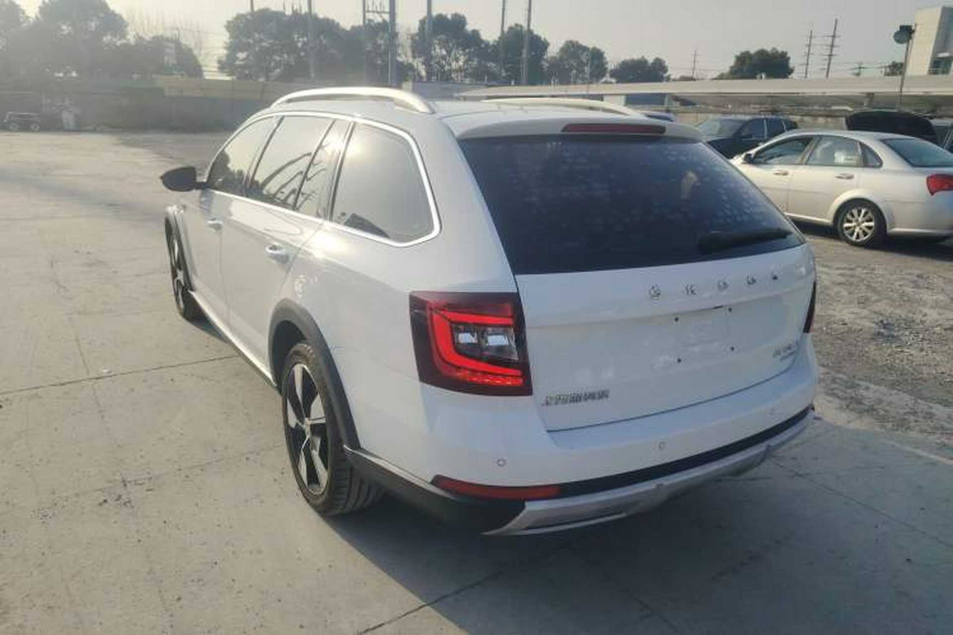 Used Skoda Octavia 2019 TSI280 DSG Luxury Edition Station Wagon China VI Standard Exterior 2