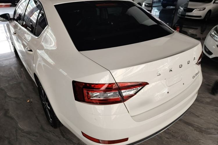 Used Skoda Octavia 2019 1.5L Automatic Smart Drive Luxury Edition China VI Standard Exterior 2