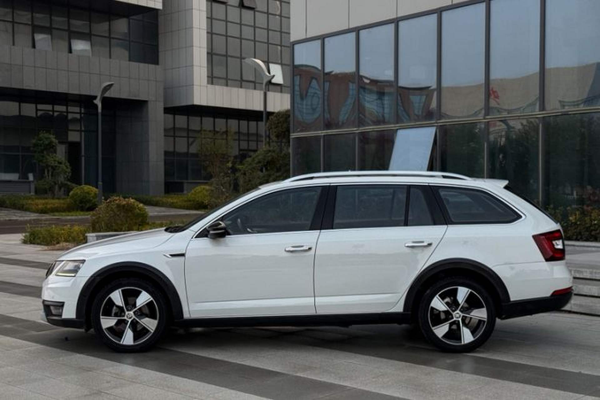 Used Skoda Octavia 2019 TSI280 DSG Flagship Wagon China VI Standard Exterior 3