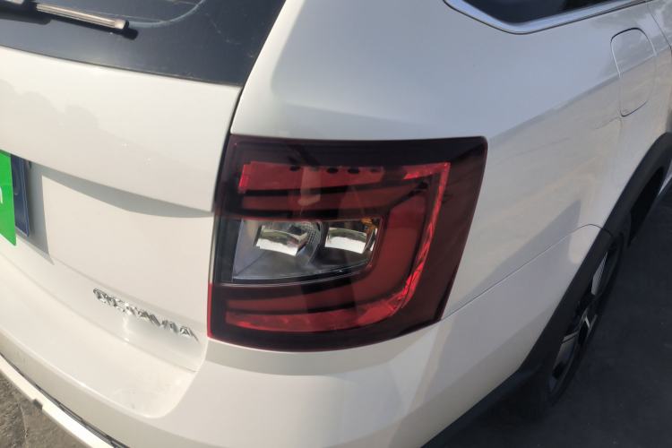 Used Skoda Octavia 2019 TSI280 DSG Luxury Edition Station Wagon China VI Standard Exterior 3