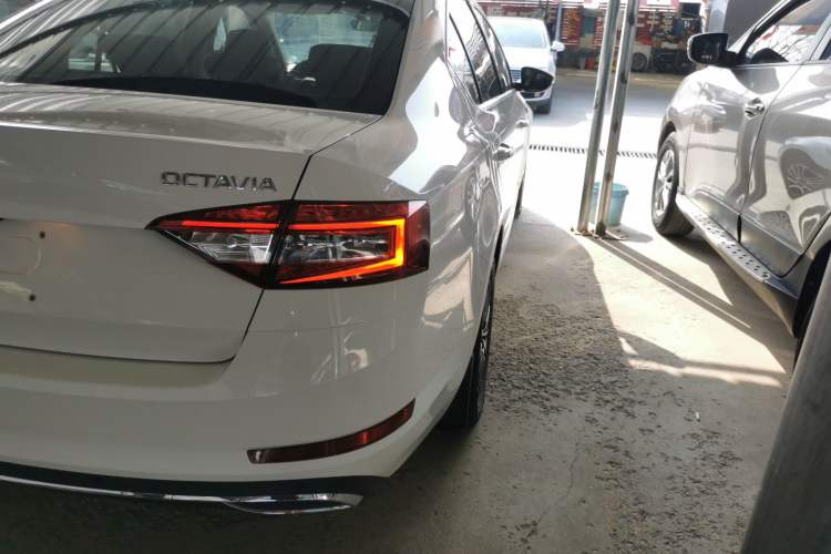 Used Skoda Octavia 2019 1.5L Automatic Luxury Edition Exterior 3