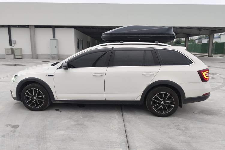 Used Skoda Octavia 2019 Station Wagon TSI230 DSG Luxury Edition China VI Standard Exterior 3