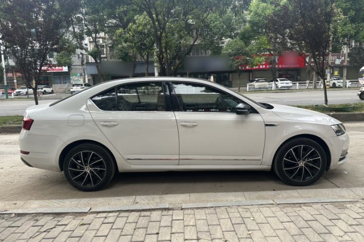 Used Skoda Octavia 2019 TSI280 DSG SmartDrive Luxury Edition China VI Exterior 3