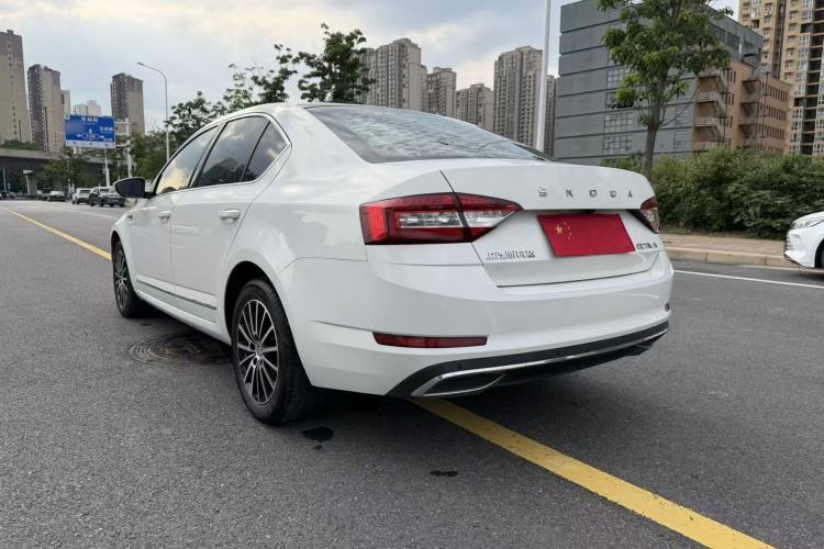 Used Skoda Octavia 2019 1.5L Automatic Smart Drive Luxury Edition China VI Standard Exterior 3