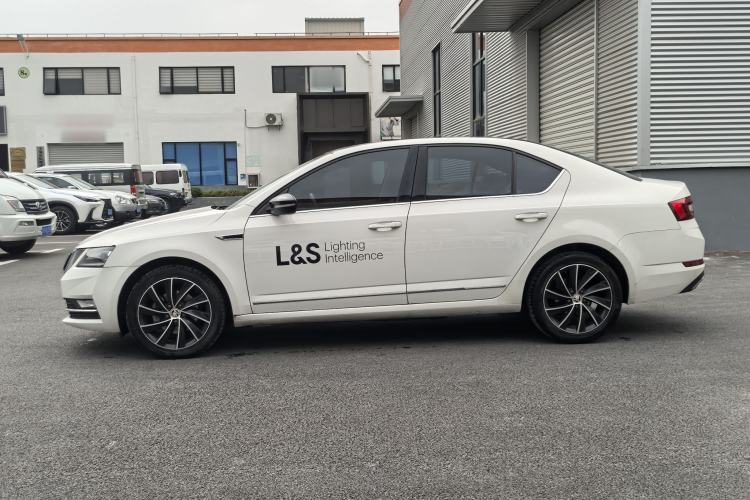 Used Skoda Octavia 2019 TSI280 DSG SmartDrive Luxury Edition China VI Exterior 3