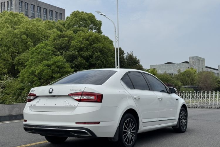 Used Skoda Octavia 2019 TSI230 DSG Luxury Edition Exterior 3