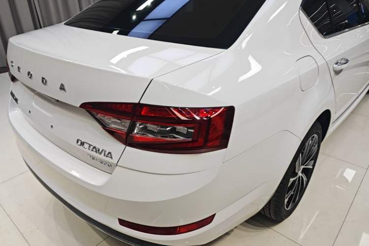 Used Skoda Octavia 2019 TSI280 DSG Luxury Edition Exterior 3