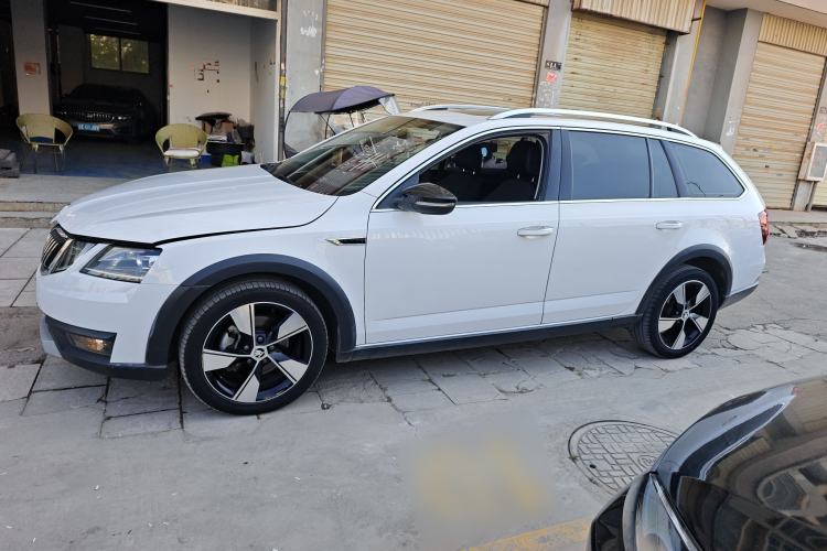 Used Skoda Octavia 2019 TSI280 DSG Luxury Edition Station Wagon China VI Standard Exterior 3