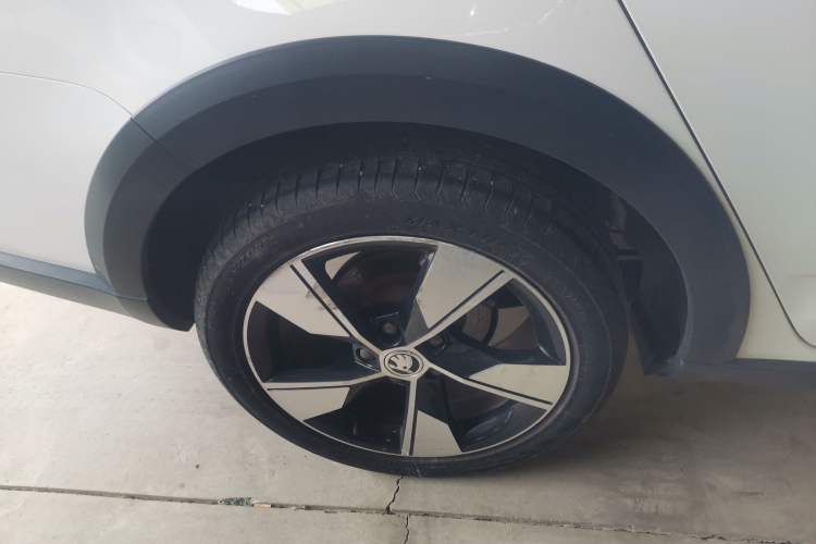 Used Skoda Octavia 2019 TSI280 DSG Luxury Edition Station Wagon China VI Standard Exterior 3