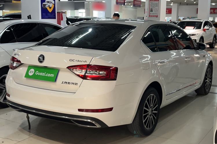 Used Skoda Octavia 2019 TSI230 DSG Luxury Edition Exterior 3