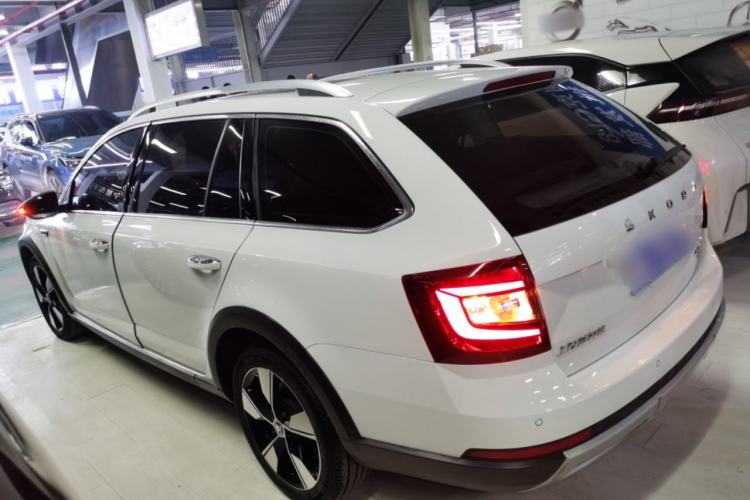 Used Skoda Octavia 2019 TSI280 DSG Luxury Edition Station Wagon China VI Standard Exterior 3