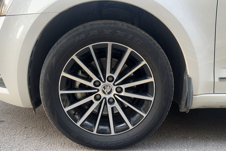 Used Skoda Octavia 2019 TSI230 DSG Luxury Edition Exterior 4