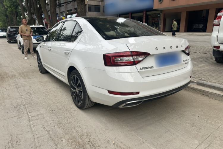 Used Skoda Octavia 2019 TSI280 DSG SmartDrive Luxury Edition China VI Exterior 4