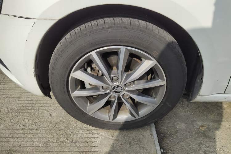 Used Skoda Octavia 2019 1.5L Automatic SmartDrive Comfort Edition China VI Standard Exterior 4