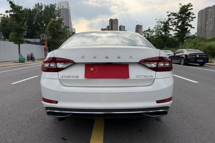Used Skoda Octavia 2019 1.5L Automatic Smart Drive Luxury Edition China VI Standard Exterior 4