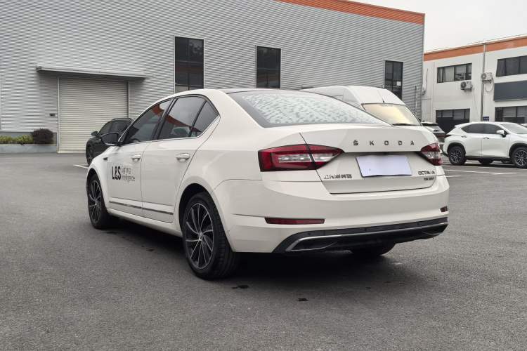 Used Skoda Octavia 2019 TSI280 DSG SmartDrive Luxury Edition China VI Exterior 4