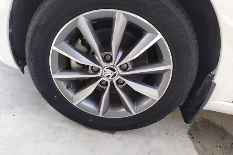 Used Skoda Octavia 2019 1.5L Automatic SmartDrive Comfort Edition China VI Standard Exterior 4