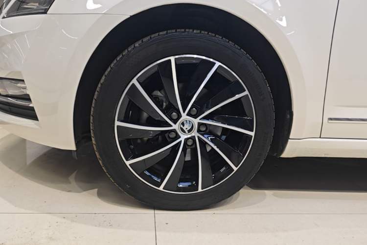 Used Skoda Octavia 2019 TSI280 DSG Luxury Edition Exterior 4