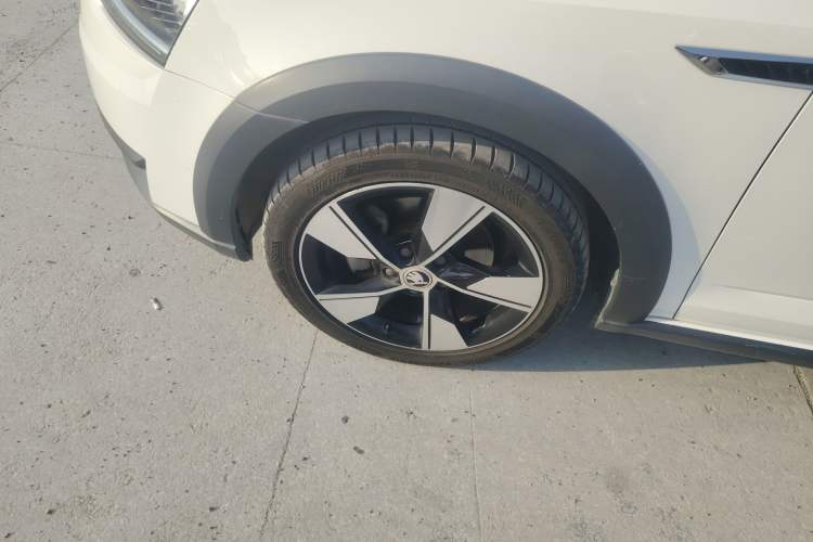 Used Skoda Octavia 2019 TSI280 DSG Luxury Edition Station Wagon China VI Standard Exterior 4