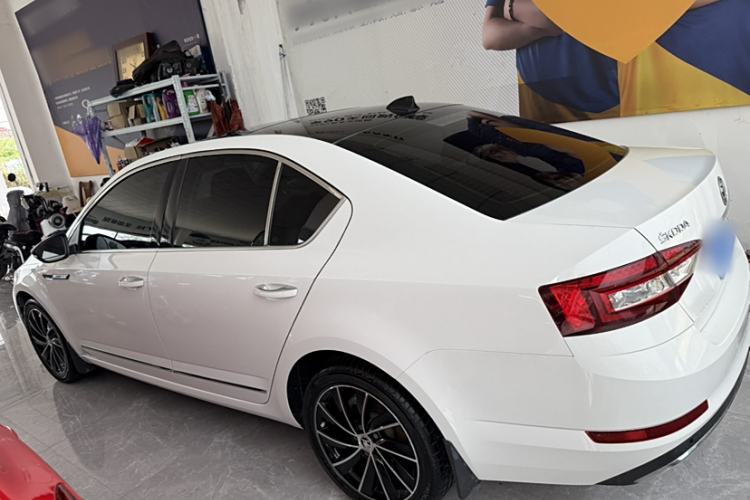 Used Skoda Octavia 2019 TSI280 DSG Luxury Edition Exterior 5