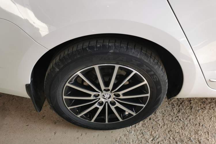 Used Skoda Octavia 2019 1.5L Automatic Luxury Edition Exterior 5