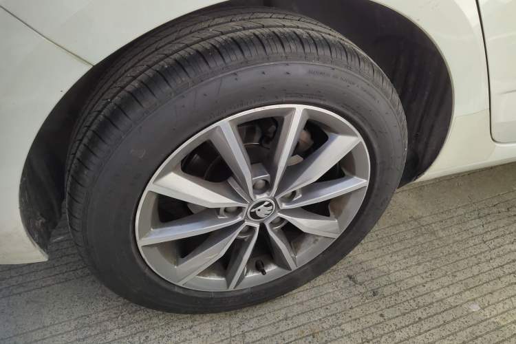 Used Skoda Octavia 2019 1.5L Automatic SmartDrive Comfort Edition China VI Standard Exterior 5