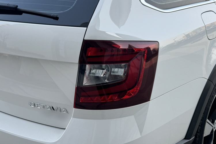 Used Skoda Octavia 2019 TSI280 DSG Luxury Edition Station Wagon China VI Standard Exterior 5