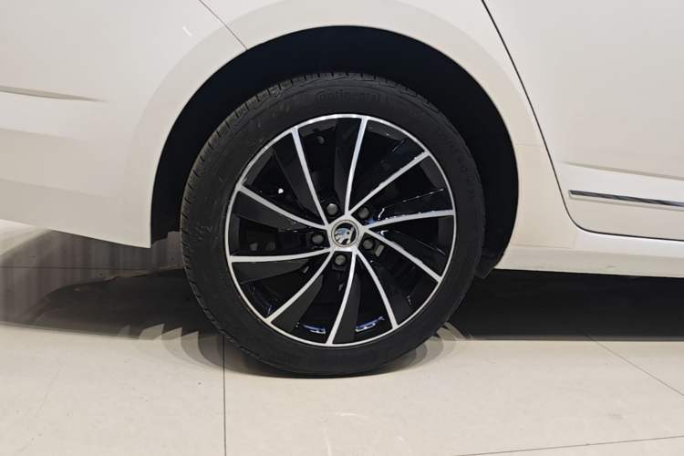 Used Skoda Octavia 2019 TSI280 DSG Luxury Edition Exterior 5