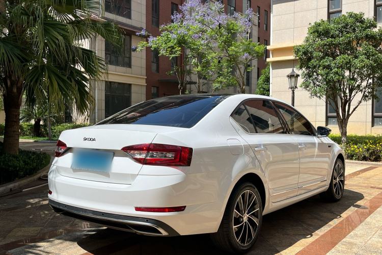 Used Skoda Octavia 2019 TSI280 DSG SmartDrive Luxury Edition China VI Exterior 5