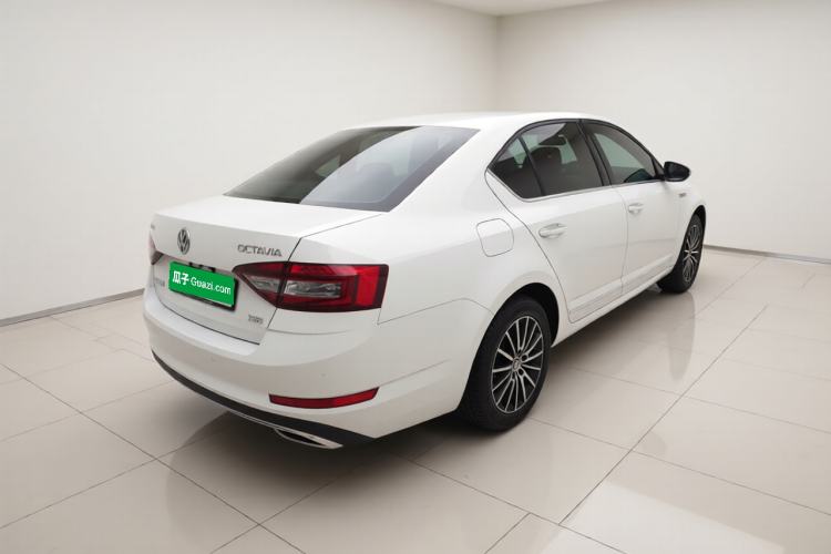Used Skoda Octavia 2019 TSI230 DSG Comfort Edition Exterior 5