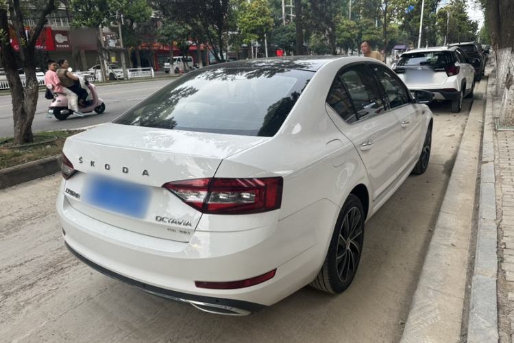 Used Skoda Octavia 2019 TSI280 DSG SmartDrive Luxury Edition China VI Exterior 6