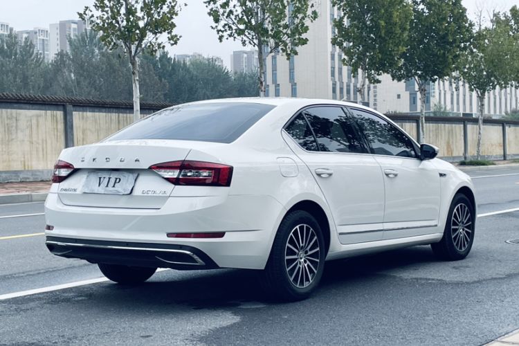 Used Skoda Octavia 2019 1.5L Automatic Smart Drive Luxury Edition China VI Standard Exterior 6